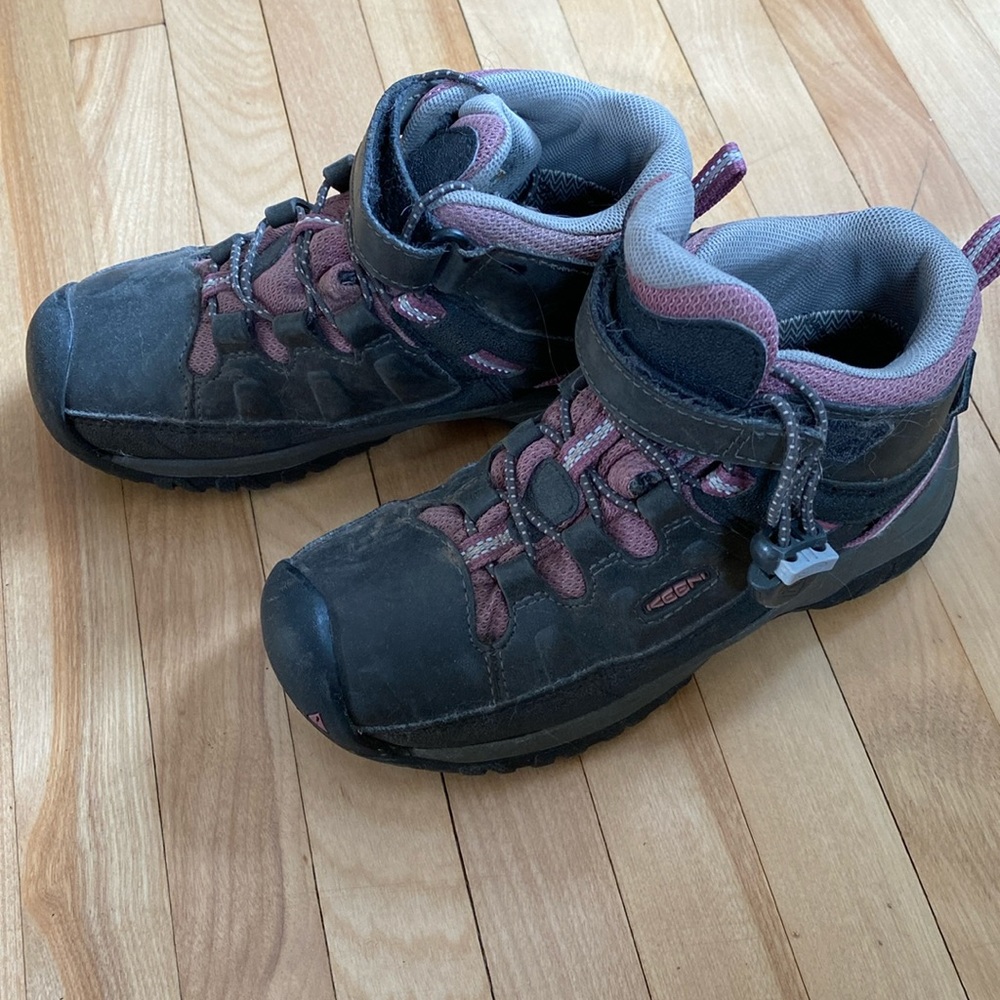 Kids Keen Targhee Hiking Boots, size 12